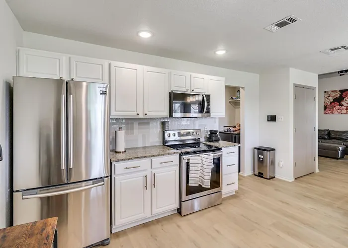 Fenced-in Yard: Family 4 Mi To Dtwn Killeen!