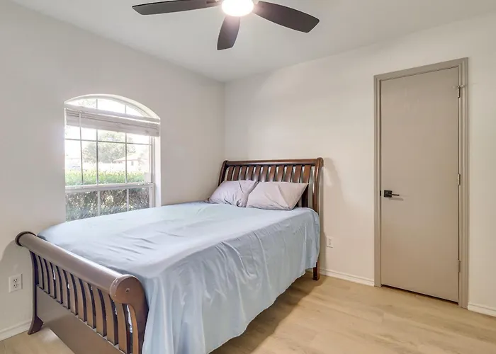 Fenced-in Yard: Family 4 Mi To Dtwn Killeen! Holiday home