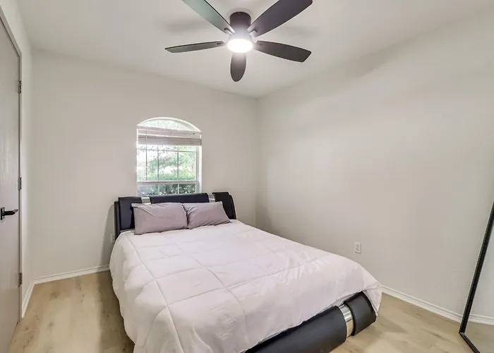 Fenced-in Yard: Family 4 Mi To Dtwn Killeen! Killeen