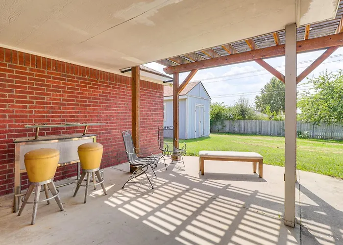 Holiday home Fenced-in Yard: Family 4 Mi To Dtwn Killeen! *
