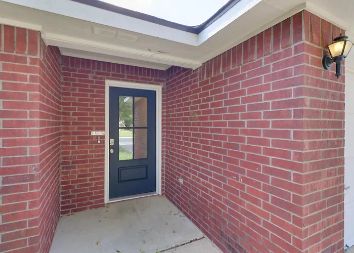 Fenced-in Yard: Family 4 Mi To Dtwn Killeen!